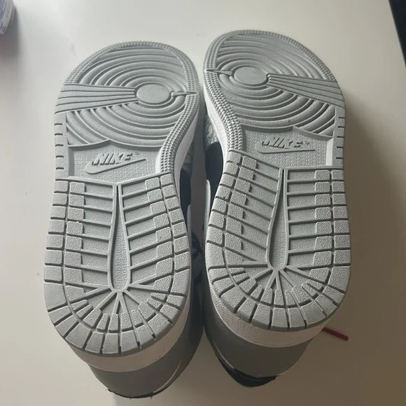 Nike Air Jordan 1 Mid SE 'Elephant Toe' Kids - Picture 4 of 5